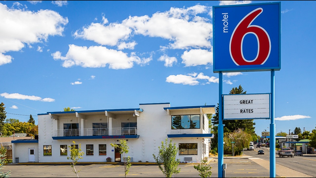 Motel 6 Facing Barrage of Criticism Over Response