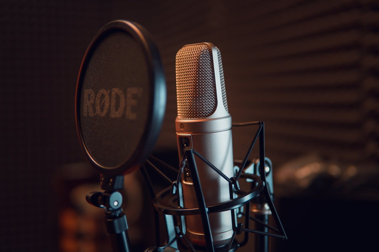 How Do I Create And Organize A Voice Library For Consistent Company Messaging?