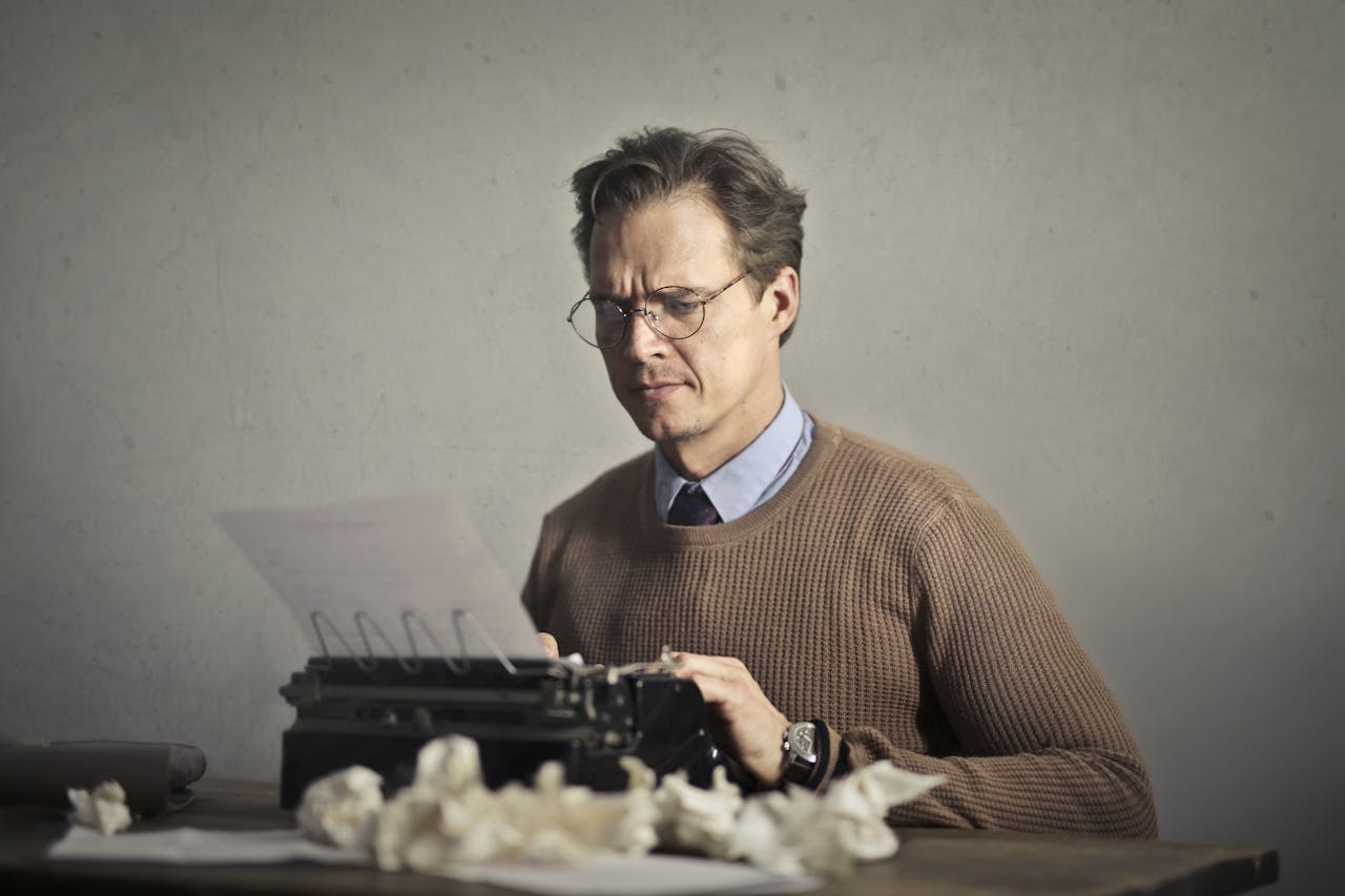 How To Find And Hire An Executive Ghostwriter For Authentic, Media-ready Narratives